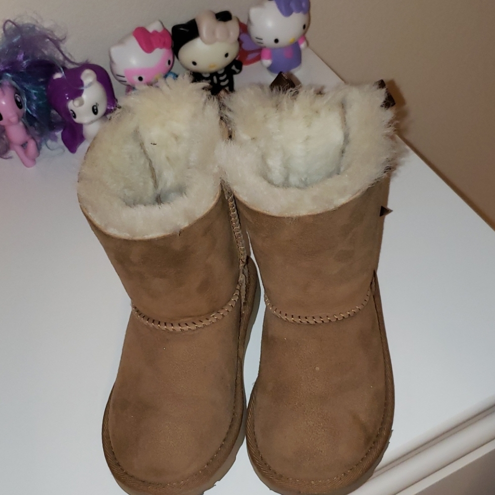 UGG - Picture 5 of 5